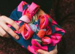 Műanyagmentes ajándékozás: Knot Wrap kendőcsomagolások